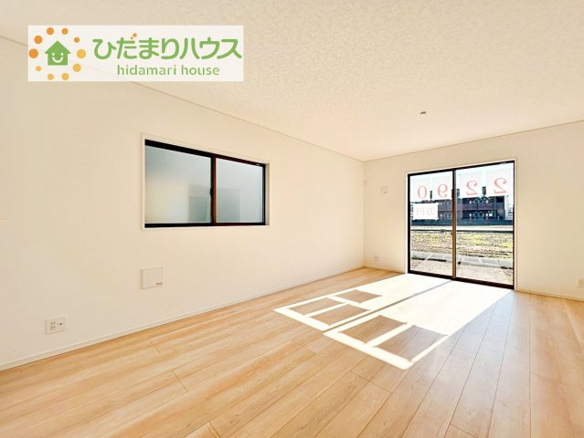 【居間・リビング】 | 結城市結城第40　新築戸建　1号棟 | お子様が元気に遊べる広々としたリビングです！