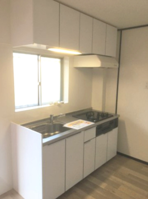 【キッチン】 | 清水マンション | 窓付で明るいキッチン