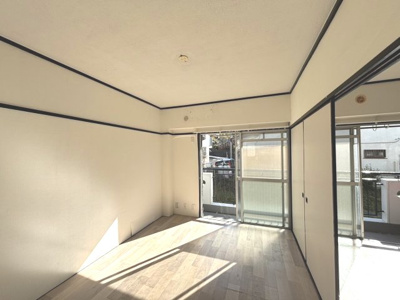 【居間・リビング】 | 清水マンション | 南東向きの洋室