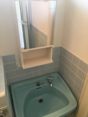 【洗面所】 | 清水マンション | 窓付で明るい洗面