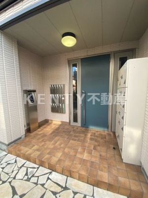 【エントランス】 | コムシェソワⅡ | 建物の内部です