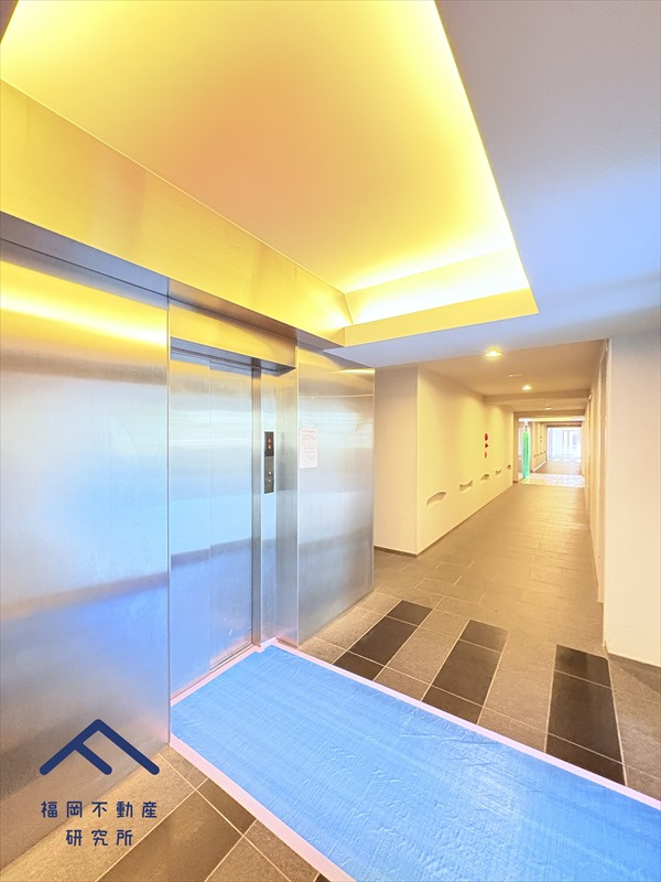 ネクサス香椎セントラルガーデンイースト2号棟のエントランス