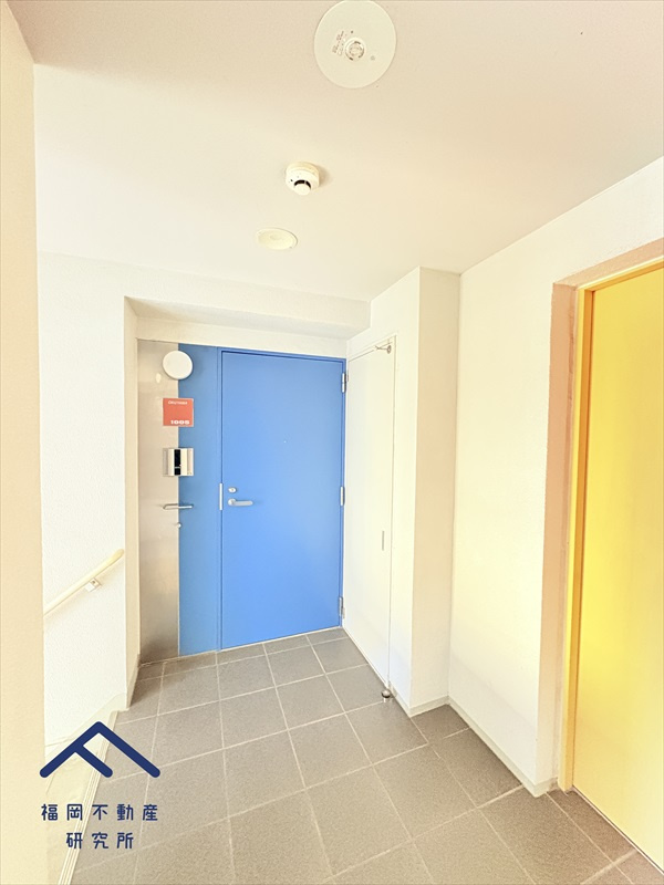 ネクサス香椎セントラルガーデンイースト2号棟の玄関