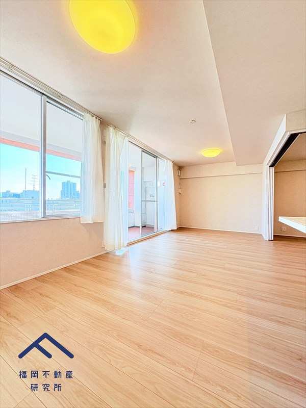 ネクサス香椎セントラルガーデンイースト2号棟の居間・リビング