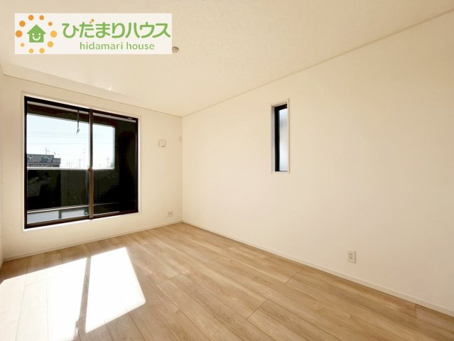 【寝室】 | 結城市結城第40　新築戸建　2号棟 | 大きなベッドを置いても余裕の広さの主寝室♪