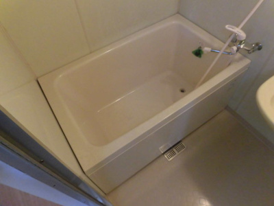 【浴室】 | コーポフェニックス | バストイレ別なのでお風呂でゆっくりできますね