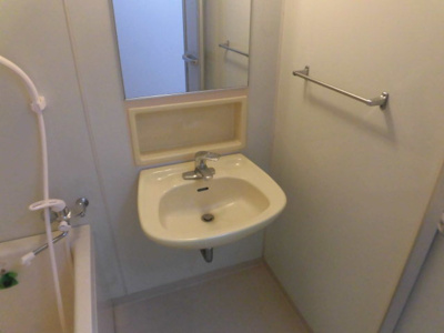 【洗面所】 | コーポフェニックス | 浴室内の洗面台です