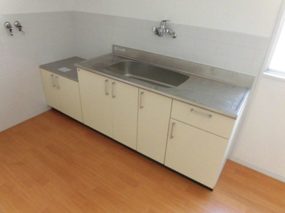 【キッチン】 | コーポフェニックス | 収納面も安心のキッチンです