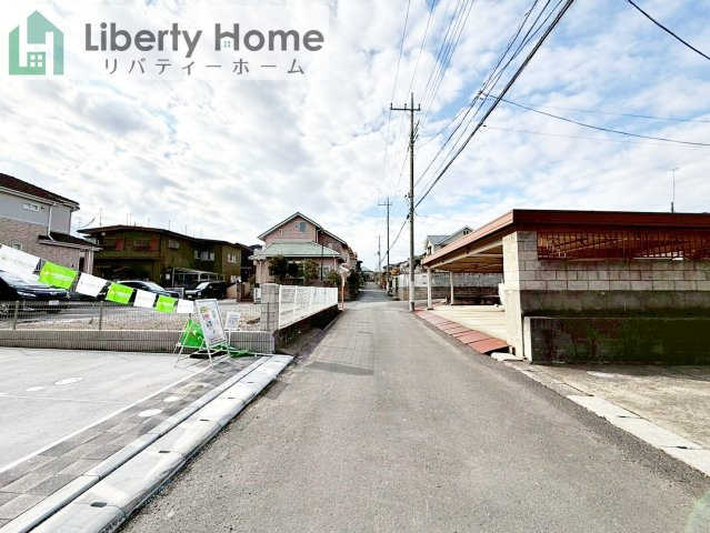 土浦市天川2丁目6期　新築戸建の前面道路含む現地写真