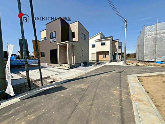 【前面道路含む現地写真】 | 加須市久下第7期　ワイウッドコート　新築戸建　全10棟　1号棟
