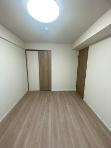 ファミール鳥飼の洋室