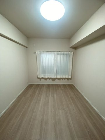 ファミール鳥飼の洋室