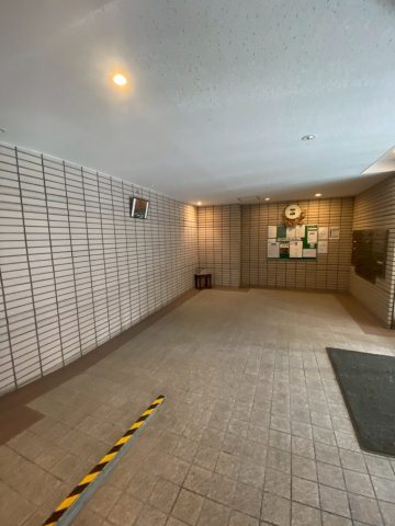 ファミール鳥飼のエントランス