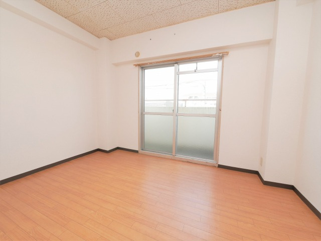 コーポ田中の洋室