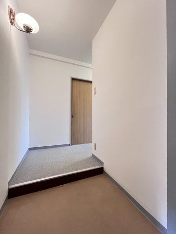 マンション花園の玄関