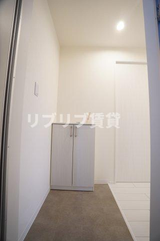 Lyk都町B棟の玄関