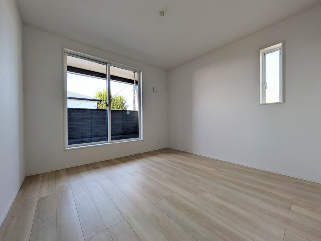 神戸市西区大沢1丁目新築戸建4号棟の洋室