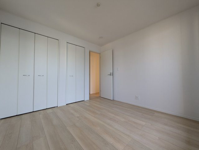 神戸市西区大沢1丁目新築戸建4号棟の洋室