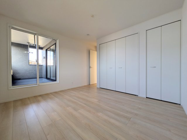 神戸市西区大沢1丁目新築戸建4号棟の洋室