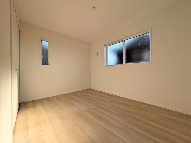 神戸市西区大沢1丁目新築戸建4号棟の洋室