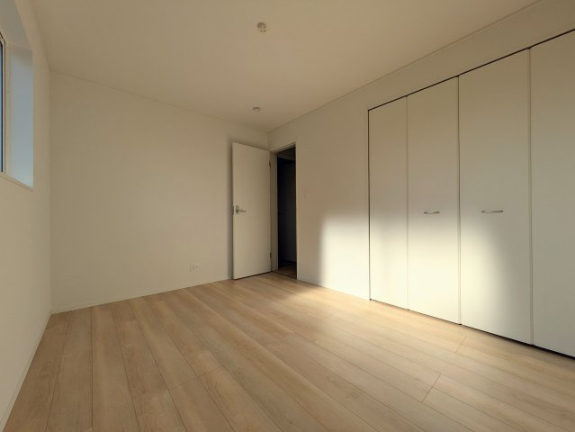 神戸市西区大沢1丁目新築戸建4号棟の洋室