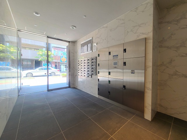 Noir et Blanc 並木のロビー|★１階・共用ロビーに集合ポスト＆宅配ボックスを完備しています★