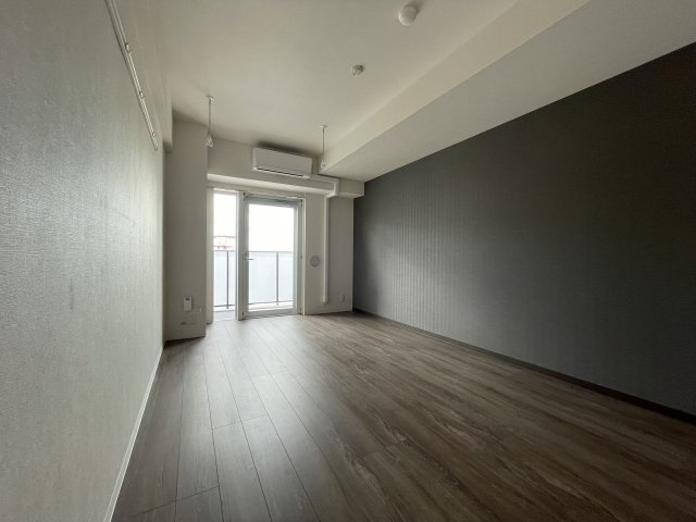 Noir et Blanc 並木の居間・リビング|★広々・洋室９．７帖の居室です★