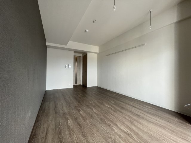 Noir et Blanc 並木の洋室|★居室側面の壁は、アクセントクロス仕様です★