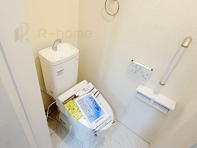 龍ケ崎市姫宮町　新築戸建て　1号棟のトイレ|温水洗浄便座付きのトイレ。
トイレが２ヵ所設置で朝の忙しい時間でも安心です。