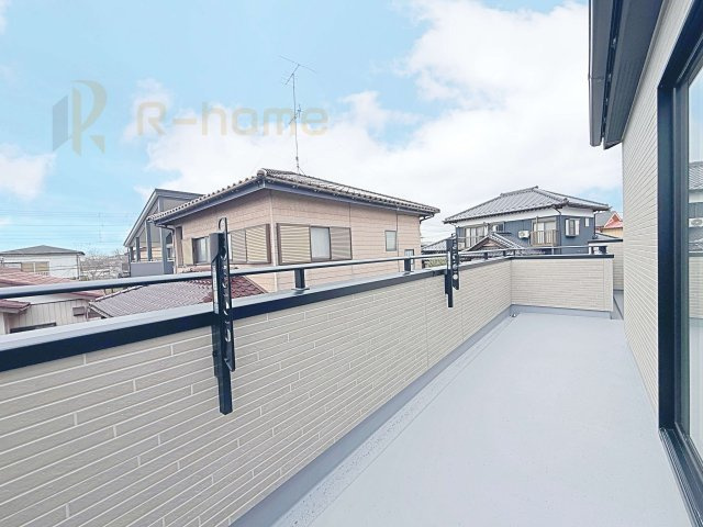 龍ケ崎市姫宮町　新築戸建て　1号棟のバルコニー|お布団やラグなどの大きな物も干しやすい広々としたバルコニー！