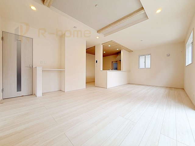 龍ケ崎市姫宮町　新築戸建て　1号棟の居間・リビング|広々としたLDK♪充分な広さがあり、ご家族でインテリアのレイアウトを考えるのも楽しみですね！