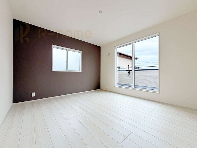 龍ケ崎市姫宮町　新築戸建て　1号棟の洋室|アクセントクロスが映える2階洋室。収納便利なウォークインクローゼット付き♪