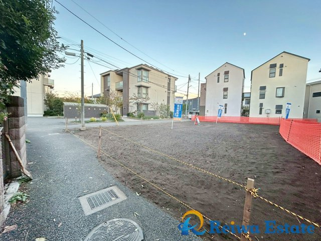 売地　茅ヶ崎市十間坂2丁目の前面道路含む現地写真