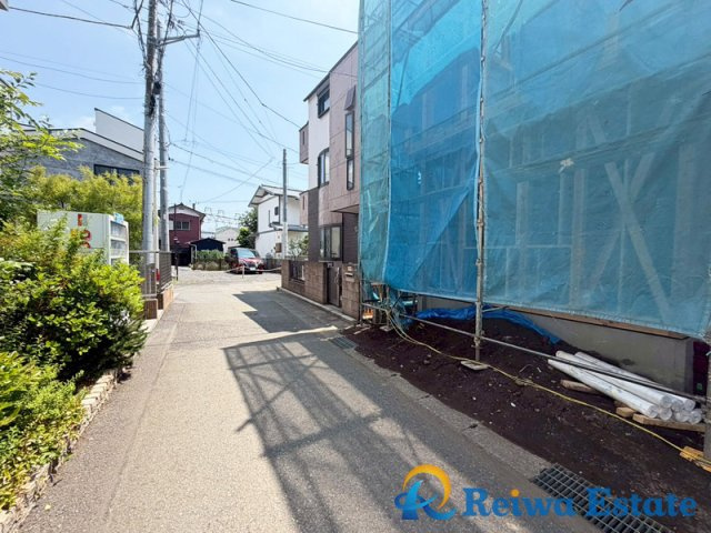 新築戸建　茅ヶ崎市十間坂2丁目　全3棟の前面道路含む現地写真