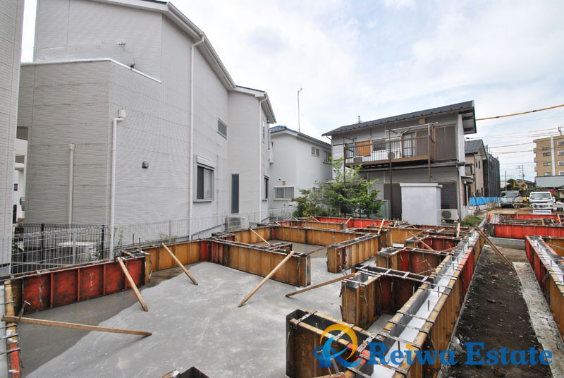 新築戸建　茅ヶ崎市十間坂2丁目　全3棟の前面道路含む現地写真