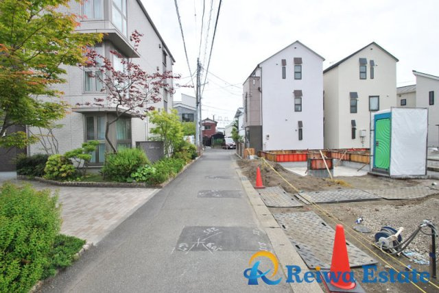 新築戸建　茅ヶ崎市十間坂2丁目　全3棟の前面道路含む現地写真
