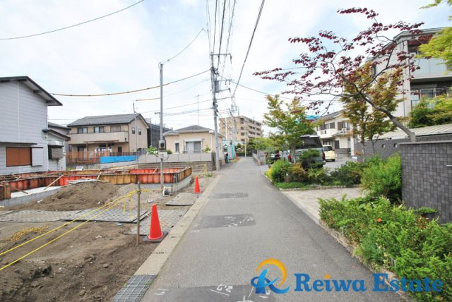 新築戸建　茅ヶ崎市十間坂2丁目　全3棟の前面道路含む現地写真