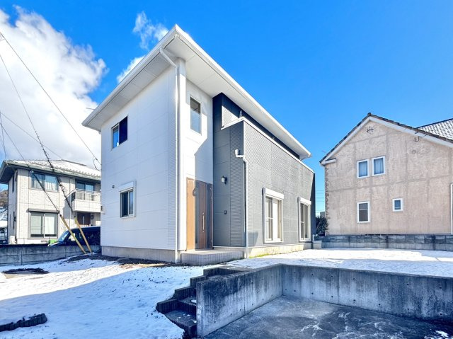 【中古戸建】伊勢崎市西久保町1丁目の外観|■外観｜閑静な住宅街で始める新しい暮らし♪開放的な毎日をあなたへ(^^♪