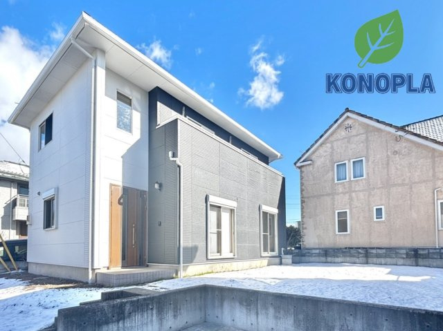 【中古戸建】伊勢崎市西久保町1丁目の外観|■外観｜もう少しで足場が外れます♪ぜひ外観の完成をお楽しみにしていてください♪