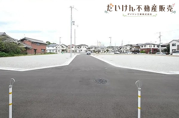 加古川市加古川町中津　　JR「日岡駅」徒歩12分の前面道路含む現地写真