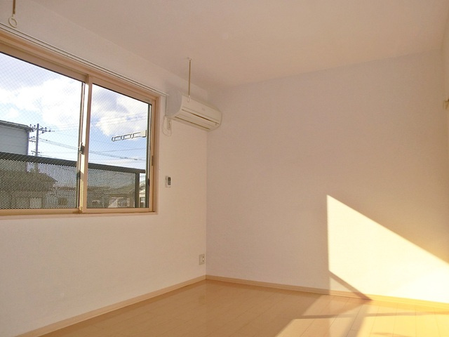 ドルフクレセント　参番館の居間・リビング|日当たりのよいリビング！