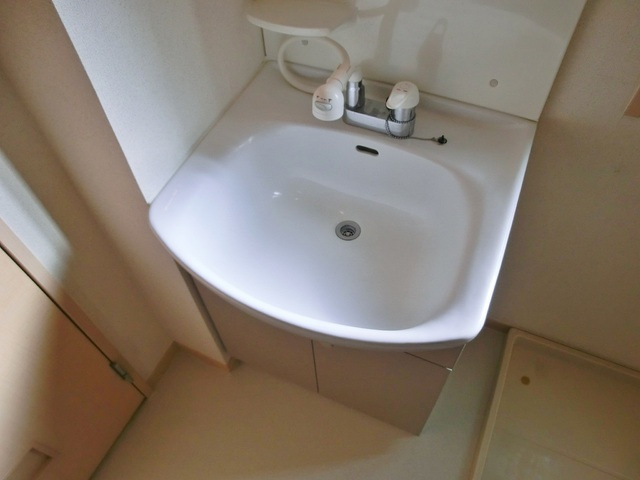 ドルフクレセント　参番館の洗面所|ウォシュレット付きのトイレです♪