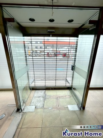 【エントランス】 | ロイヤル雅　伊賀2丁目路面テナント