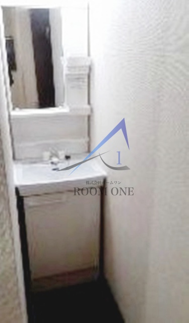 ＬＯＵＩＳの洗面所|独立洗面台です。