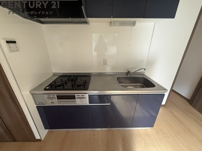 3口ガスコンロ付で機能的なキッチンです！
