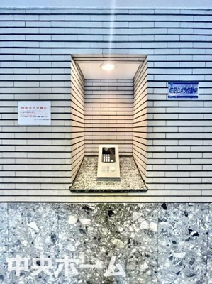 【防犯設備】 | クレドール水元公園 | 【オートロック】オートロックシステムでセキュリティ充実。当たり前ですが、安全で安心して暮らすのって大事ですよね。お探しのご条件でオートロック付きの物件を探す方も多いですがやはりセキュリティは大事です。