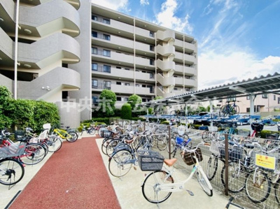 【駐輪場】 | クレドール水元公園 | 【自転車置き場】最新の空き状況や費用などの詳細は担当スタッフまでお問い合わせください。