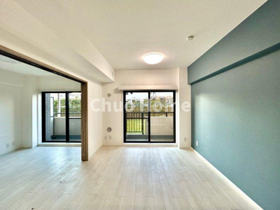 【居間・リビング】 | クレドール水元公園 | 【リビングダイニング】一日の中で多くの時間を過すことになるリビングダイニングだからこそ、いつも穏やかな空間であることが必然。爽やかな通風と採光を存分に感じる事が出来る空間です。