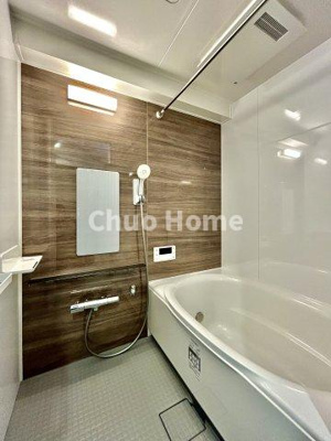 【浴室】 | クレドール水元公園 | 【バスルーム】暖房換気乾燥機付きシステムバスルーム。暖房・冷風・換気・乾燥など、毎日を快適に過ごせるうれしい機能が揃っています。雨の日の洗濯物も安心です。