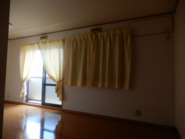 ルミエール御立　B棟の洋室